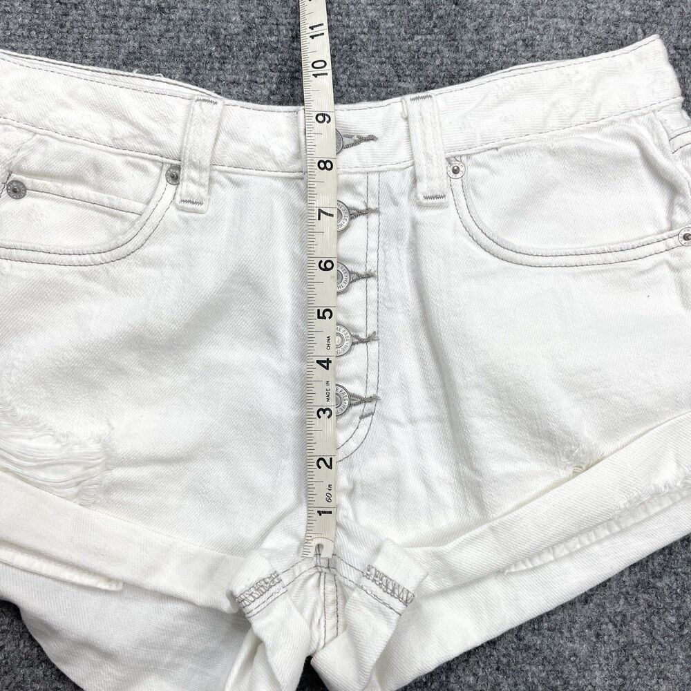 Free People We The Free Romeo Shorts Size 27 Roll Cuff Button Fly White Denim - Picture 7 of 9